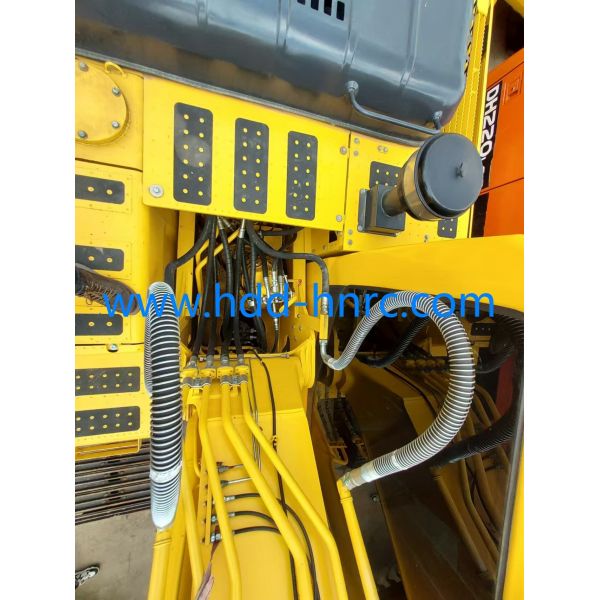 Smooth Operations Horizontal Directional Drill with 500 Ft Drill Pipe Capacity and 100 Gpm Mud Pump Flow