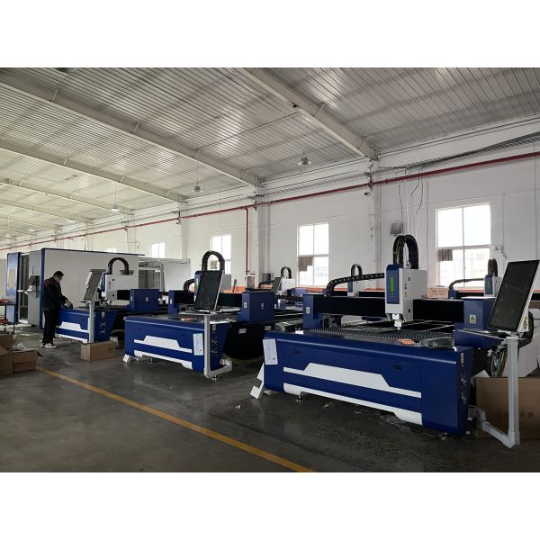 Automatic focusing function 1000kw 2000kw 3000kw CNC Laser Cutting Machine for Sheet Metal Fiber Laser Cutter by Au3tech/Cypcut Control System