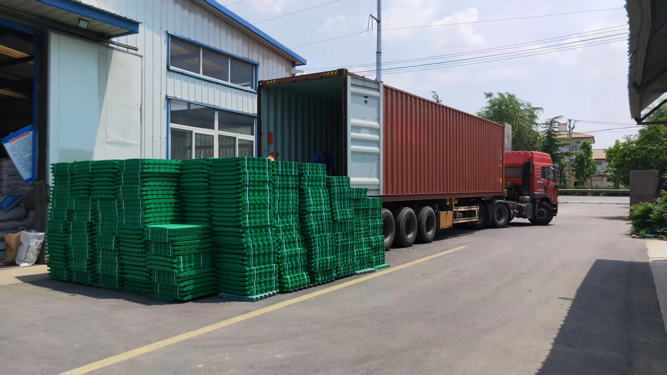 Reinforced Plastic Slatted Floor for Goat & Sheep Farm | 1000×500mm Livestock Flooring