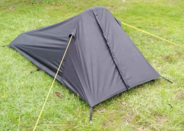 PU revestido 190T poliéster de camada dupla Tendas de acampamento ao ar livre para 1 pessoa Impermeável preto
