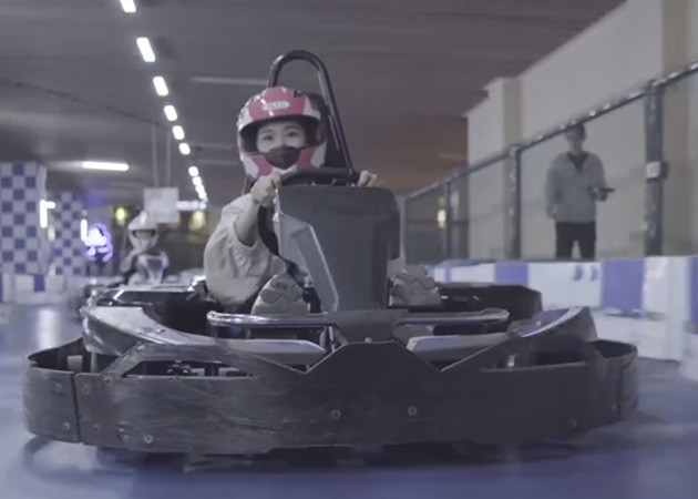 Представление тарельчатых тормозов CE 4000W двойное идет младший Kart участвуя в гонке с дифференциалом