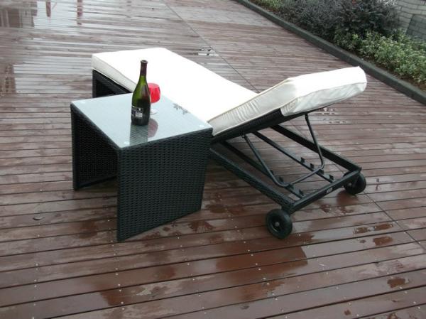 PE Rattan Sun Lounger , Cane Beach Lounge Chair With Side Table