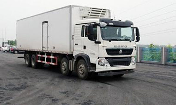 El tipo de impulsión 8×4 35 toneladas refrigeró el camión de reparto para guardar mercancías frescas