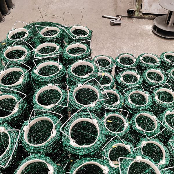 1.6mm 500m 25kgs Roll  Security Barbed Wire For Grassland Boundaries