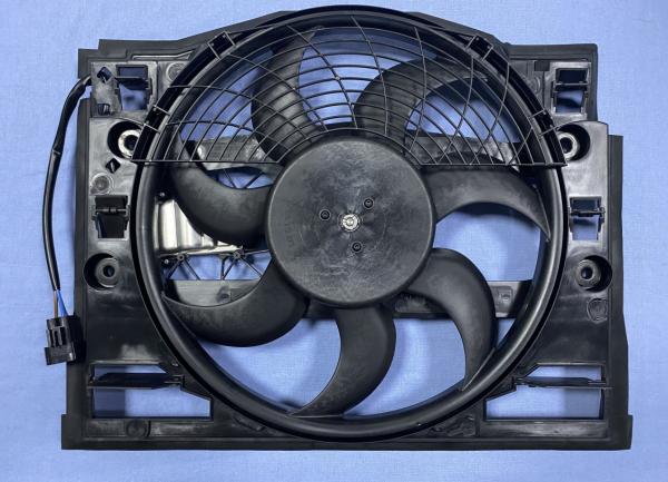 6454 6922 554 BMW Radiator Fan Assy Plug E46 Auto Engine Parts