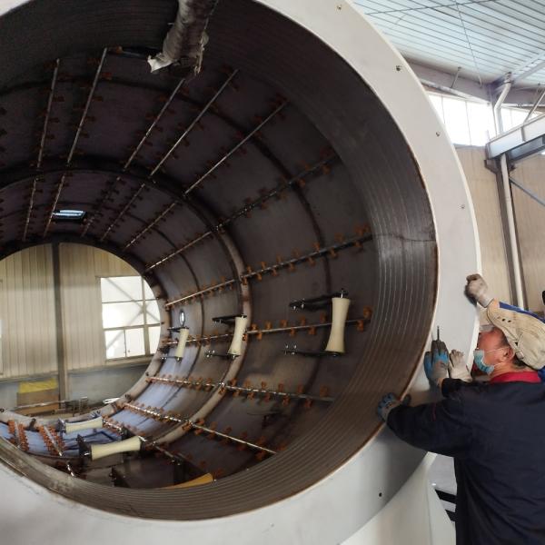 Ligne de production de tuyaux en plastique HDPE PE Polyéthylène pour gaine, enveloppe et coque de tuyau d'isolation pré-isolée thermique