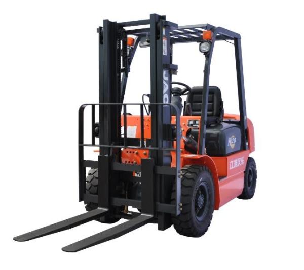 JAC Diesel Forklift Truck Lifted Diesel Truck 2 Ton Loading Capacity With Isuzu Engine