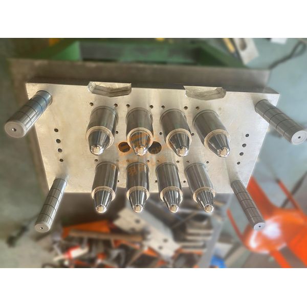 8 Cavity 4Cr13 SS PET Bottle Mould