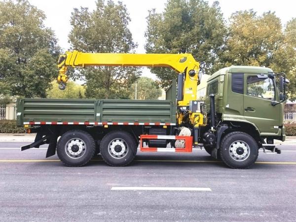China Dongfeng KR 6.3T Truck Mounted Mobile Crane For Bridges Subways Buildings