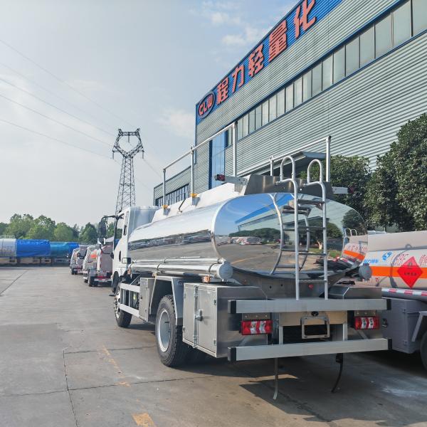Shacman X9 Aluminum Alloy Fuel Gasoline Oil Tanker Truck With Fuel Bowser
