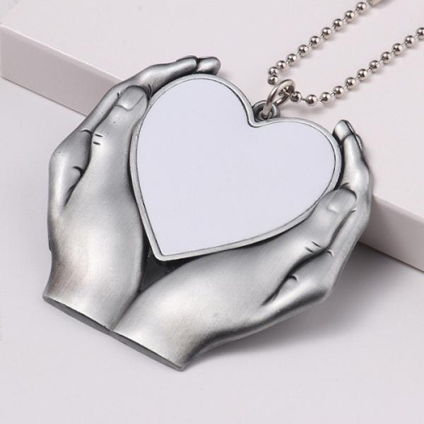 Sublimación en blanco de la mano en forma de corazón adorno colgante de coche