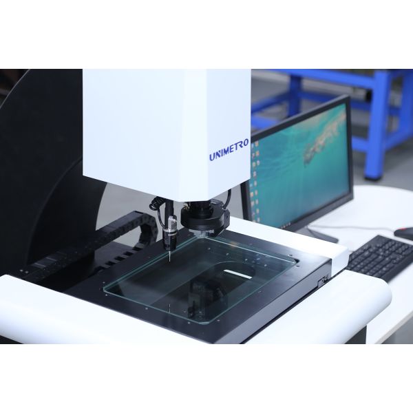 CNC Vision Measuring System with Motorized Z-Axis Control, Industrial Grade CCD Camera, and 3+L/200um Accuracy for 2D VMM Inspection