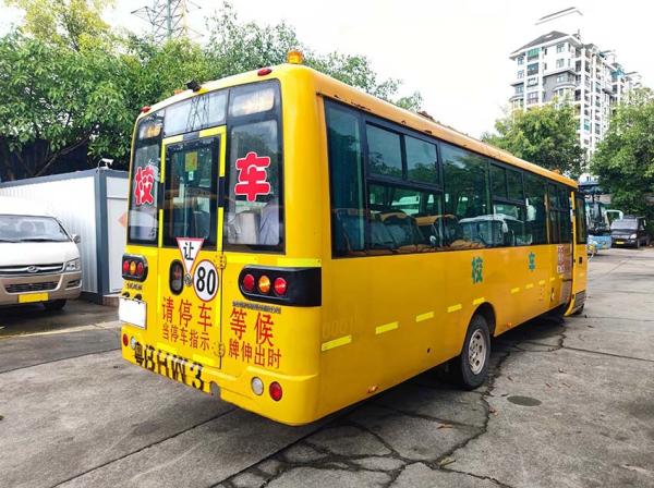Diesel Euro 4 Autobus escolar aposentado Dongfeng 56 lugares Autobus escolar amarelo