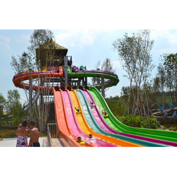 Привлекательные водные горки стеклоткани гонок бабочки гальванизировали железный каркас углерода для парка Аква