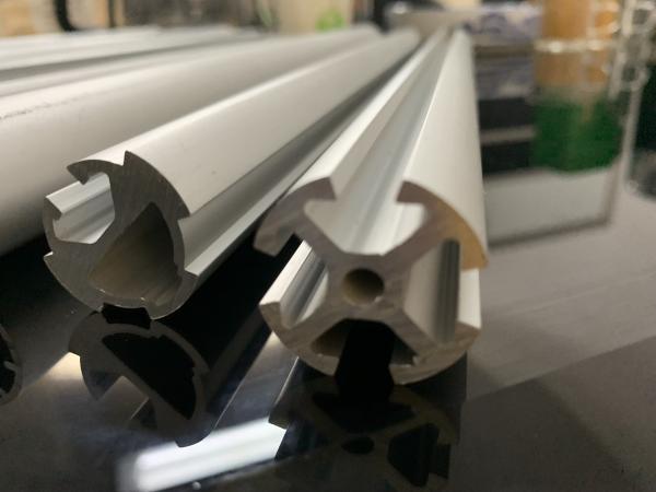 Perfil de alumínio anodizado de prata da extrusão do entalhe de T em volta da cadeia de fabricação