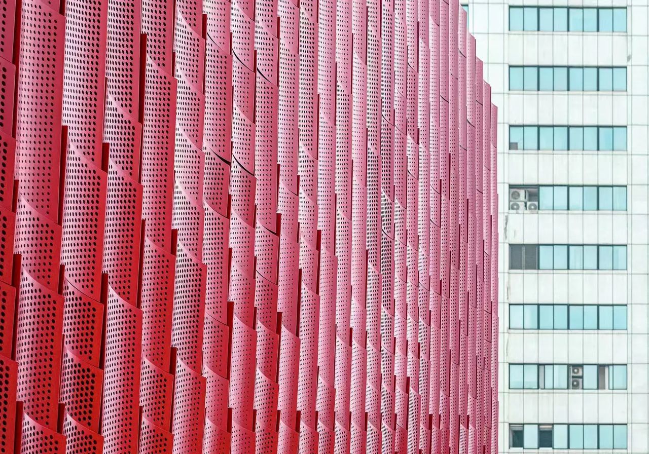 Fluorocarbon Coated Lightweight Architectural Expanded Metal Mesh with Custom Diamond Patterns for Facades