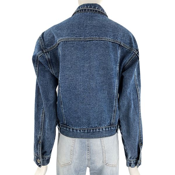 Фабрика OEM-производитель Изготовленный на заказ логотип на пуговицах Рваная джинсовая куртка с потертостями