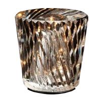 Une nouvelle lampe de cristal créative, une petite lampe de table, une lampe de chambre, une lampe de chevet.