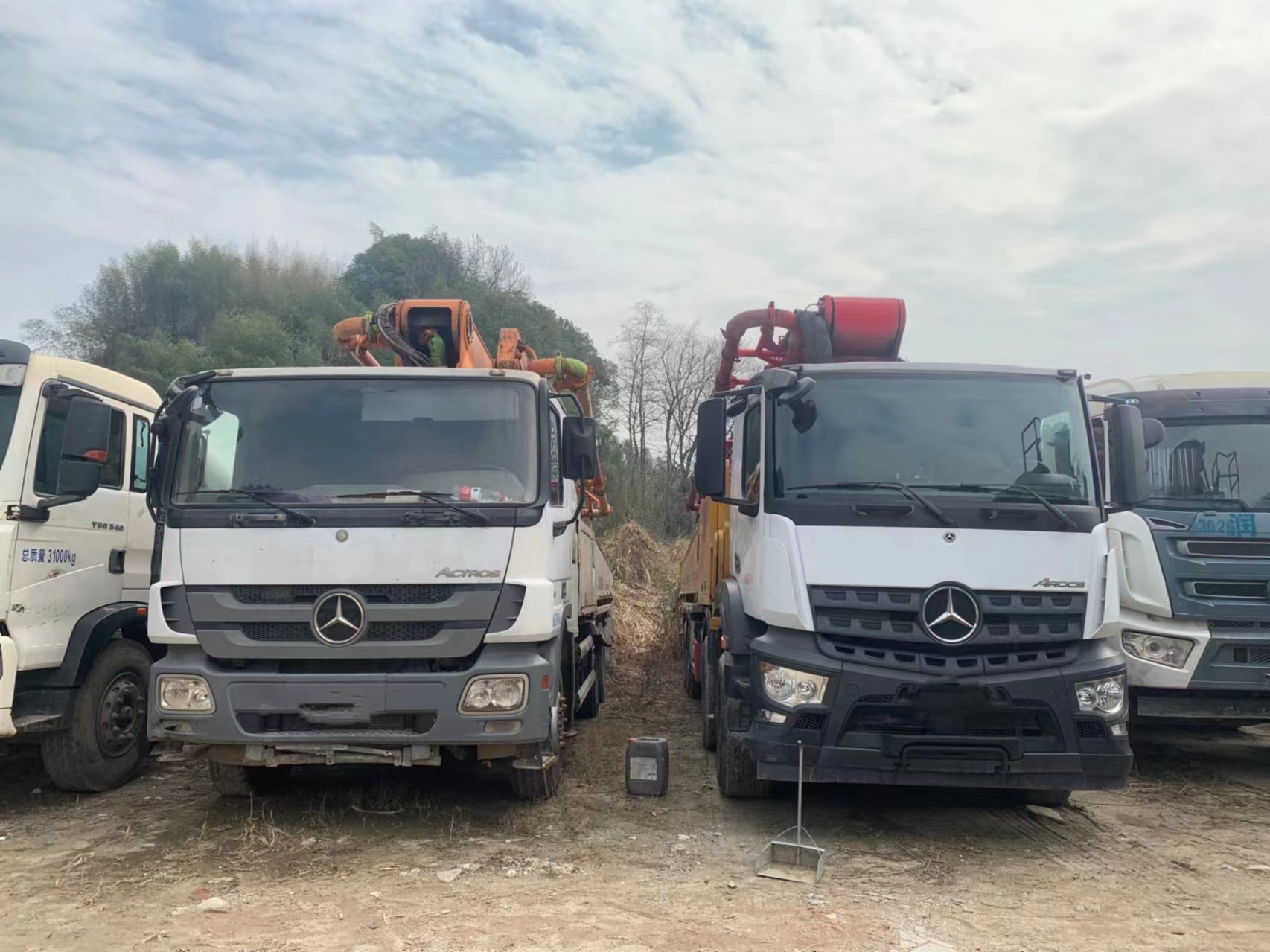 2013 49м 56м 62м Эффективное дистанционное управление Бетонный насос 50м Вертикальный охват совместим с большинством грузовиков