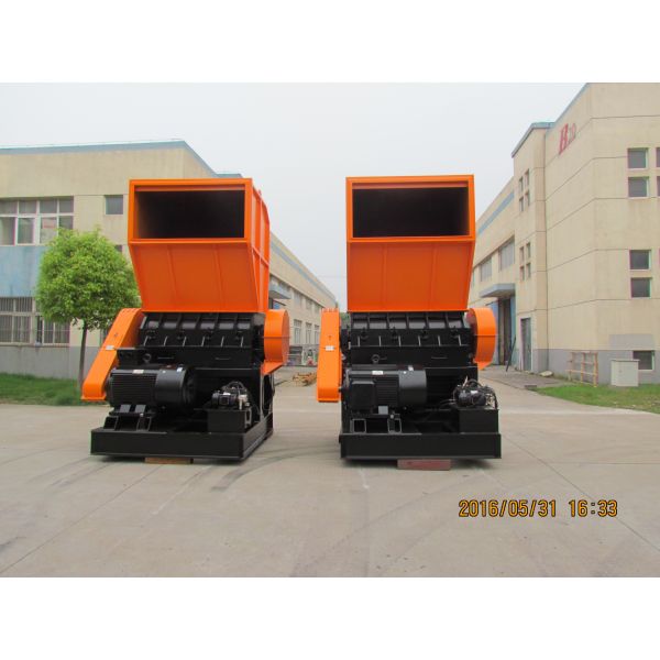 D2 Blade Pet Crushing Machine , Plastic Film Crusher Strip Screen