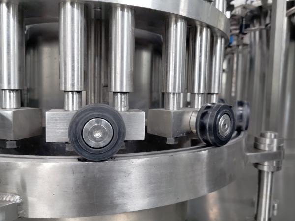 SUS304 Glass Bottled Spirits Filling Machines Capacity 7000BPH For 500ml