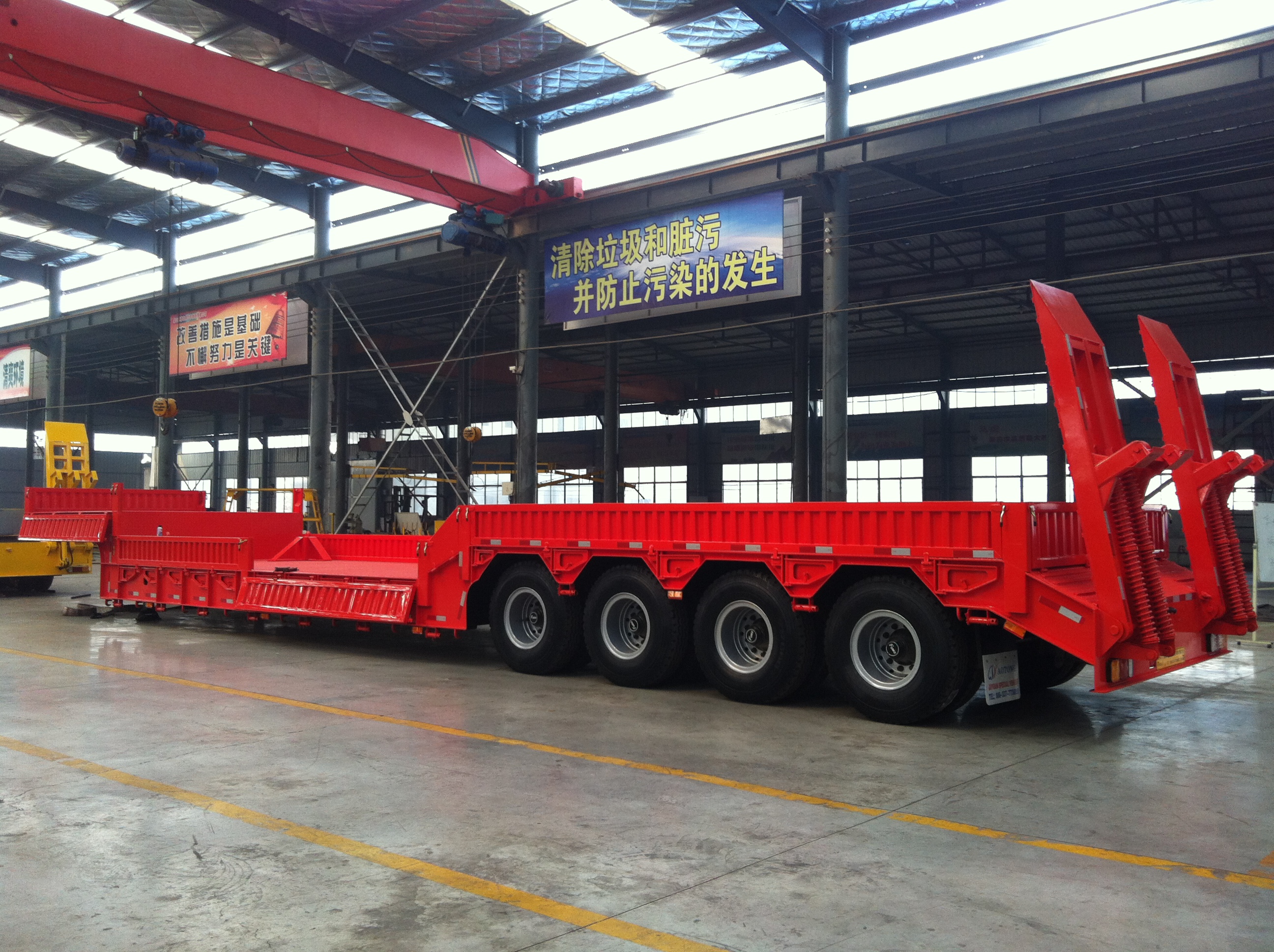 Высокая полезная нагрузка Aotong Гидравлическая система рулевой рампы низкая кровать полуприцеп грузовик 9м 13м