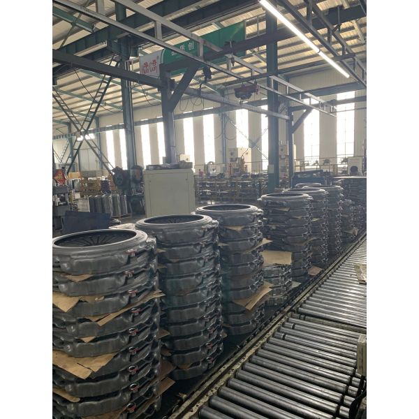 Heavy Truck Clutch Plate and Disc Year 2000-2013 OEM 1818010226 Stock