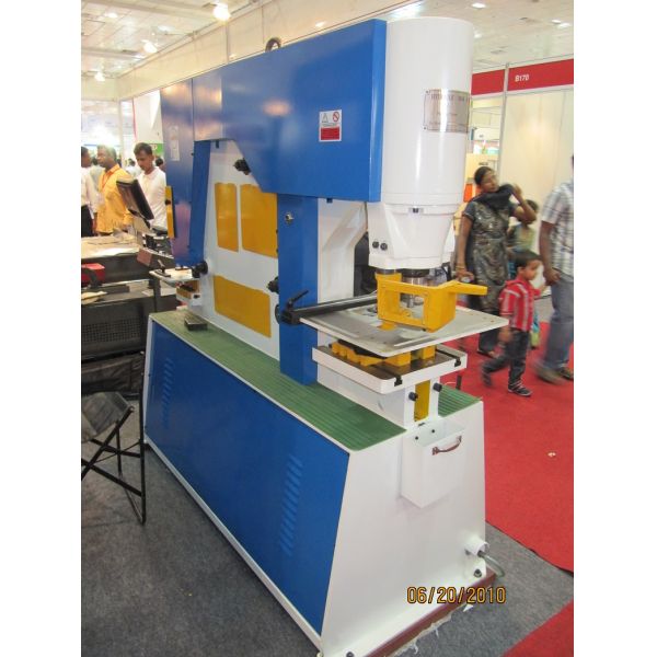 Промышленные машина фонарного столба улицы/оборудование делать для фонарного столба