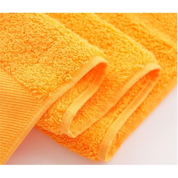 Toalha de algodão personalizada absorve água de forma eficiente e não deixa linto atrás