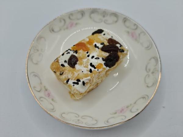 Delicious Mixed Fruit Flavor Sachima Snacks