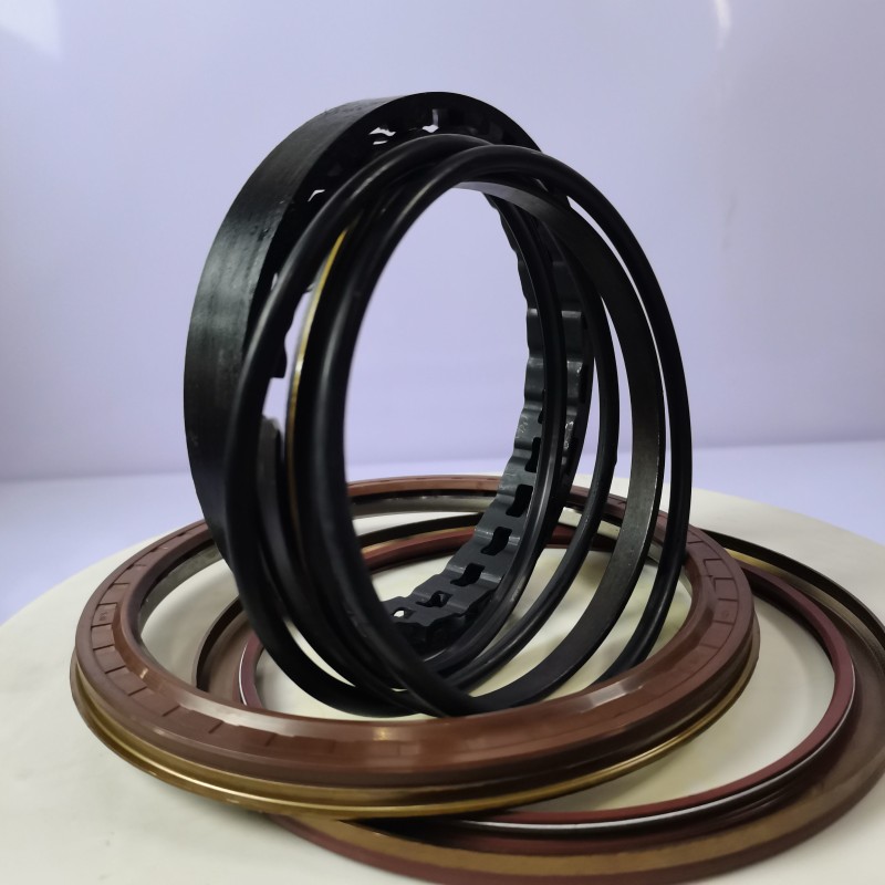 Manufacturer Wholesale Original Parts FAW Truck 125/126.3*152.3/123.6*148*8.1 Rear Wheel Oil Seal Eight-piece Set