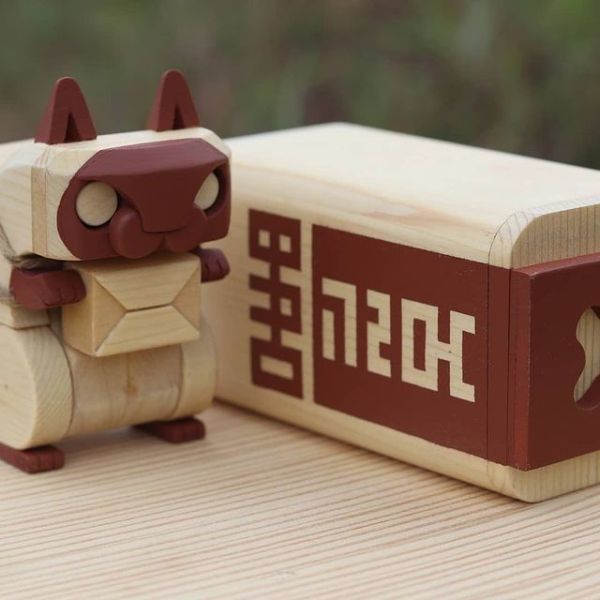 Aesthetic Appeal Hand Carved Wood Sculptures For Indoor Decoration