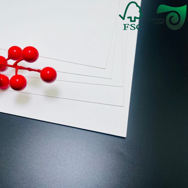 FSC 300gsm 15gsm Glossy PE Coated White Paperboard Food Grade For Frozen Product Packaging