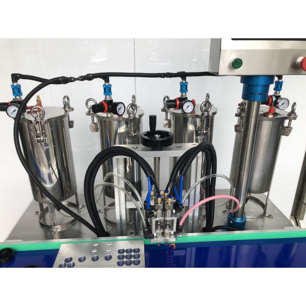 Máquina de enchimento de perfume 1600-2400 garrafas / hora