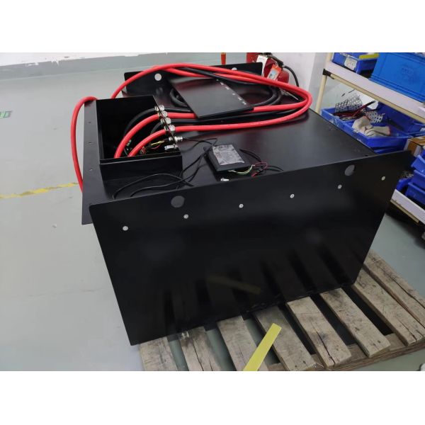 Высокопроизводительный вилочный погрузчик Toyota перезаряжаемый LiFePO4 батарея Зарядное напряжение 80V 300AH