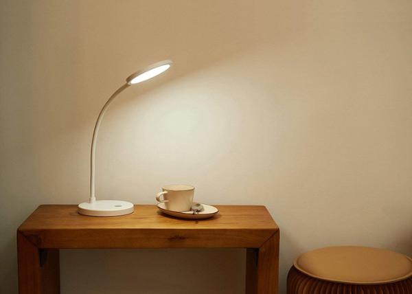 White Smart LED Desk Lamp Eye Protection , 1100mAh Rechargeable Cordless LED Table Lamp