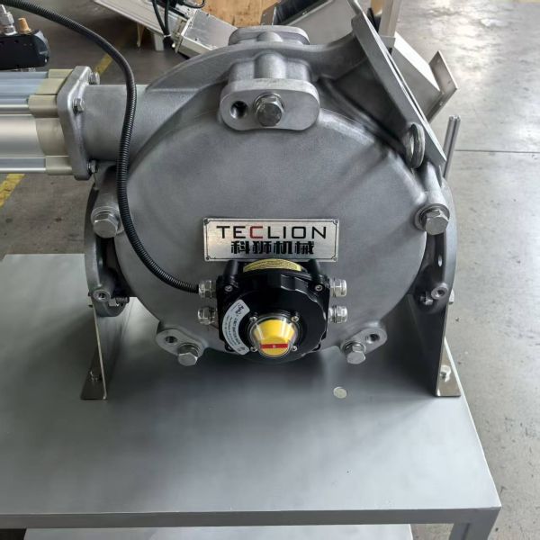 Dual channel full bore cast aluminum diverter valve for powder and granular