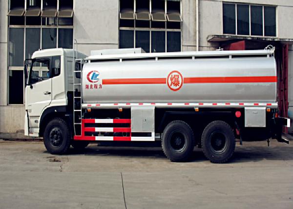 Caminhão de petroleiro com sistema padrão do API, caminhão do óleo de Foton de entrega do óleo diesel da gasolina do combustível