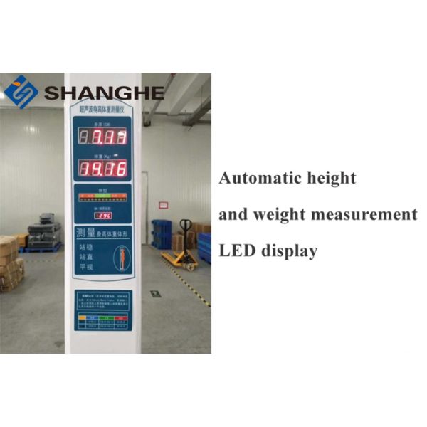 Материал веса тела взрослого человека и сплава голоса масштаба высоты передавая алюминиевого