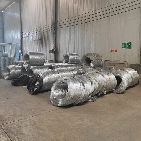 High Tensile Strength Galvanized 100m Barbed Wire Fencing  Preserve Prison