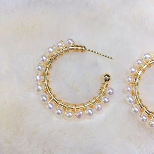 Temperament Fashion Pearl Small Earrings Women Allergy Resistant Sterling Silver Earrings Daily Versatile Christmas