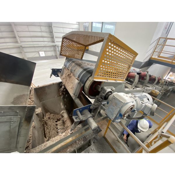 30 to 120 tons/h grey double tooth roller crusher raw material crushing for clay brick making from BBT manufacturer