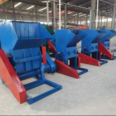 Rotating Blades Pulverizer for Shredding 300-500 Kg/H Plastic Fruit Basket Pieces