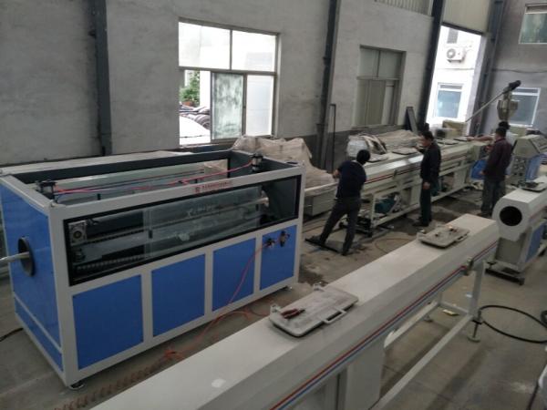 Tubulação de fonte plástica da água da máquina da extrusão da tubulação do parafuso dobro/Pvc que faz a máquina