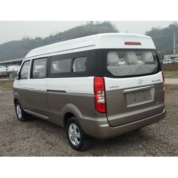 Passenger Van Cargo Vehicles X30L With 7 Seats Max Cargo Space Over 4.3 m³