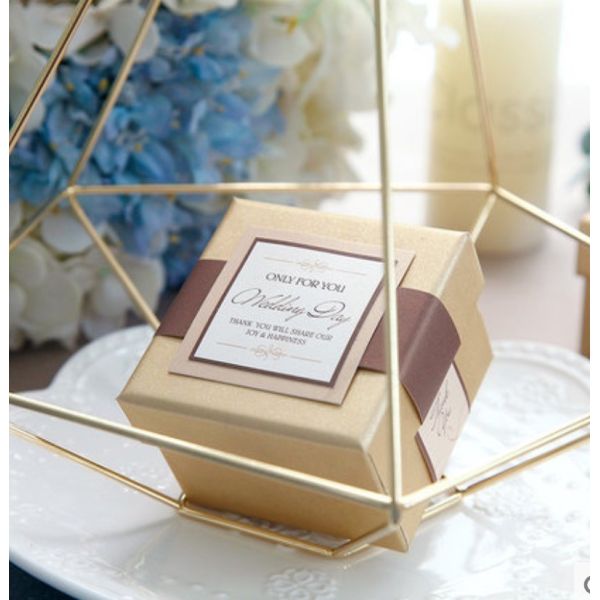 Logo personnalisé Emballage de truffe recyclable Carton rond Boîte de chocolat Favourites Cadeau Pour Souvenirs de Mariage