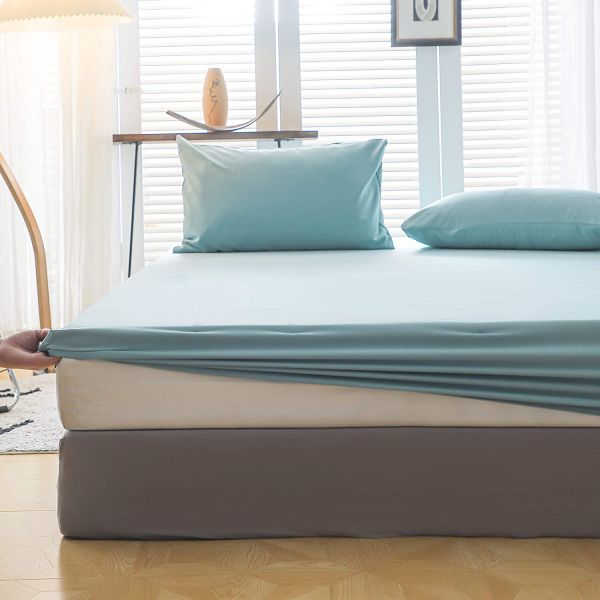 200TC Polyester Bedding Set 1 Fitted Sheet and 2 Pillowcases for a Good Night's Sleep