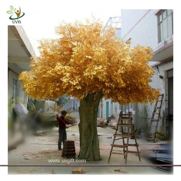 UVG GRE06 Golden indoor home decorative artificial tree with fake banyan leaves for sale