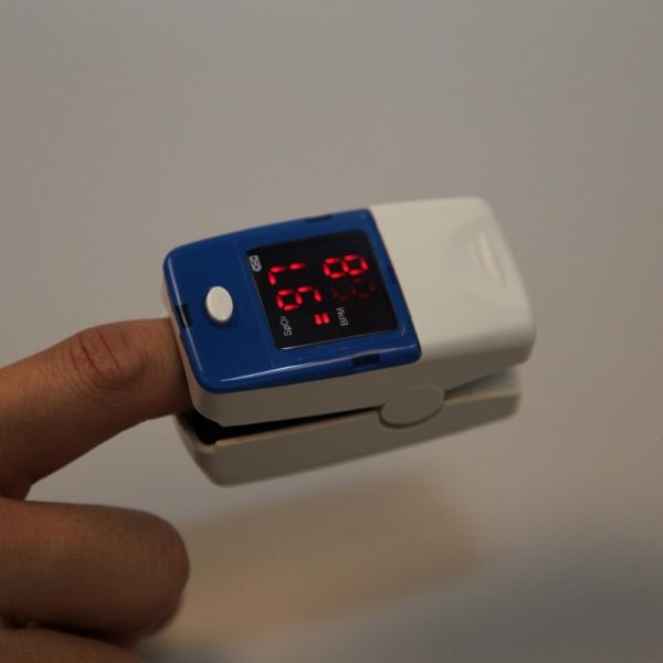 Digital Finger Pulse Oximeter WITH CE Blood Oxygen a Finger SPO2 PR Oximetro de dedo Portable Oximeter Health Care