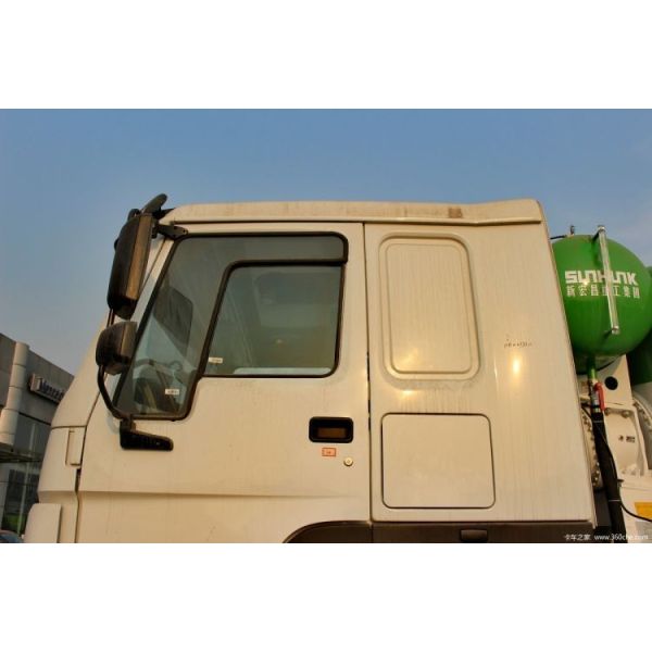 9.726L Engine Capacity National Heavy Duty Truck HOWO 8X4 Concrete Mixer Truck for Your